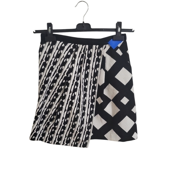 Peter Pilotto for Target Womens Mini Skirt-Sz 8-Black/White-Geometric Asymmetric - Picture 1 of 6